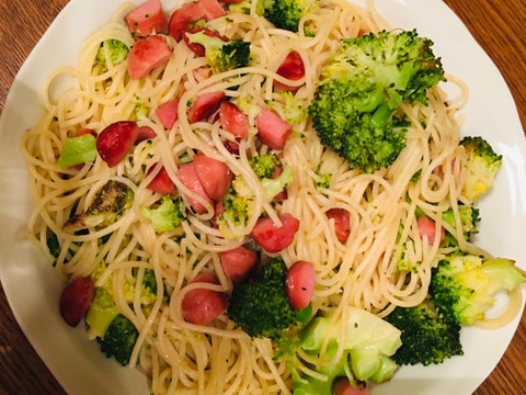 ブロッコリーとソーセージのパスタ